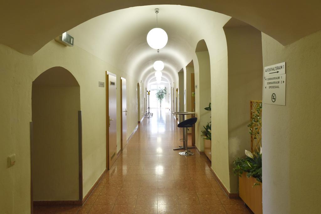 טולן Junges Hotel Tulln מראה חיצוני תמונה