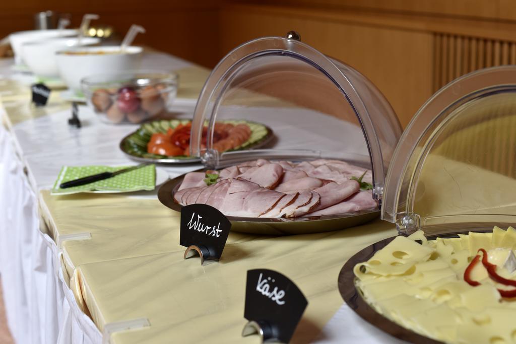 טולן Junges Hotel Tulln מראה חיצוני תמונה