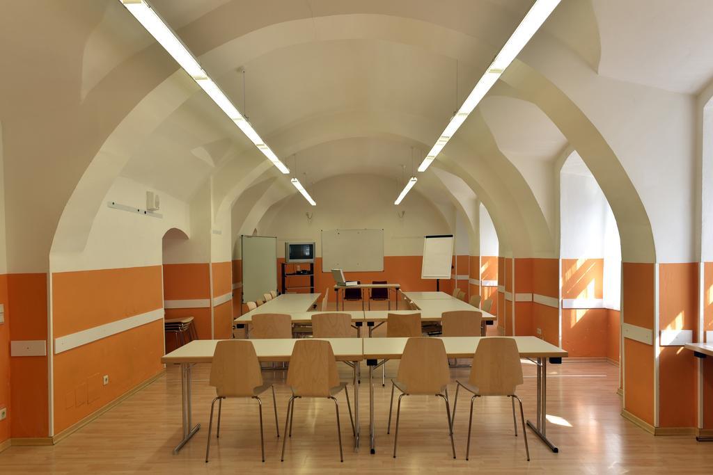 טולן Junges Hotel Tulln מראה חיצוני תמונה