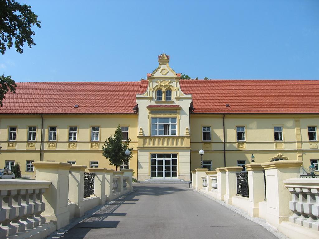 טולן Junges Hotel Tulln מראה חיצוני תמונה